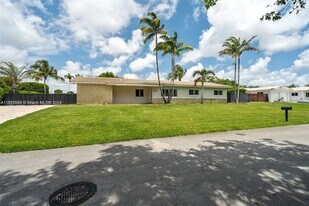 10841 SW 127th St in Miami, FL - Building Photo