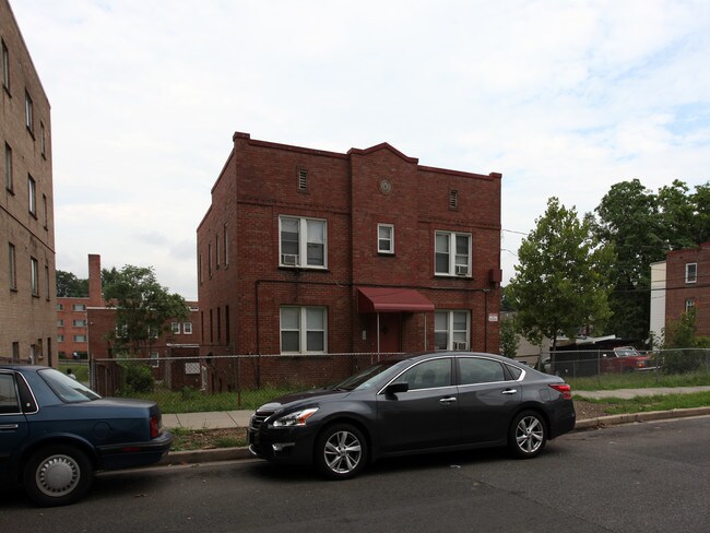 1701 28th St SE in Washington, DC - Building Photo - Building Photo