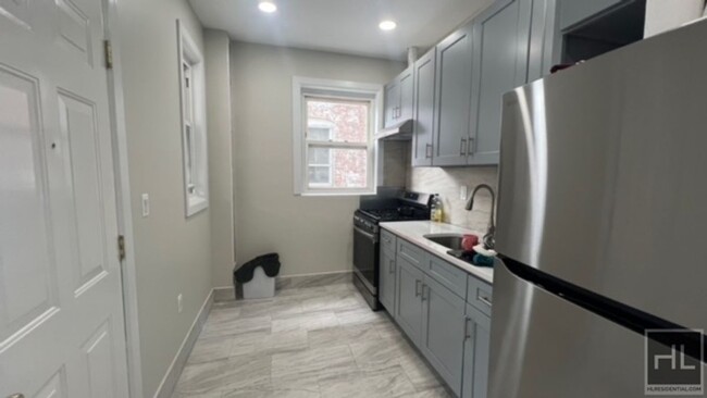 213 E 43rd St-Unit -1 in Brooklyn, NY - Building Photo - Building Photo