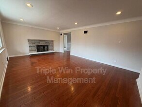 30 Rolling Hills Dr in Florissant, MO - Building Photo - Building Photo