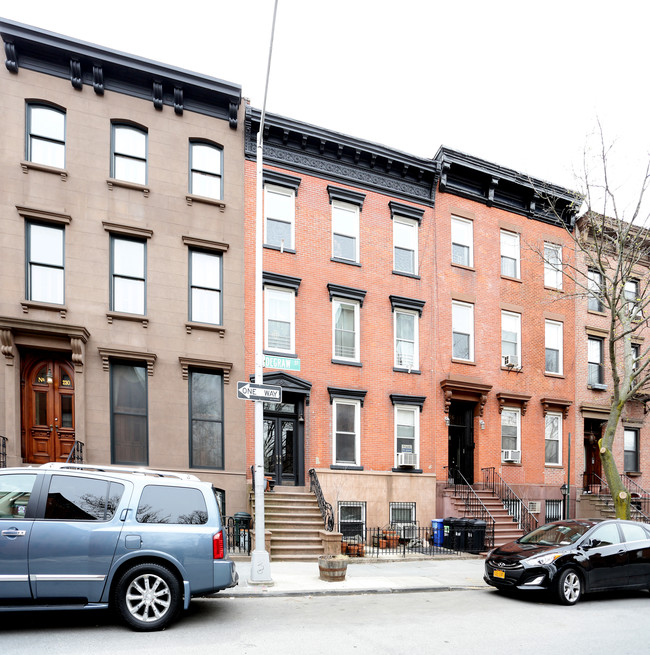 228 Degraw St in Brooklyn, NY - Foto de edificio - Building Photo