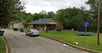 1010 James Ct in Jacksonville, TX - Building Photo