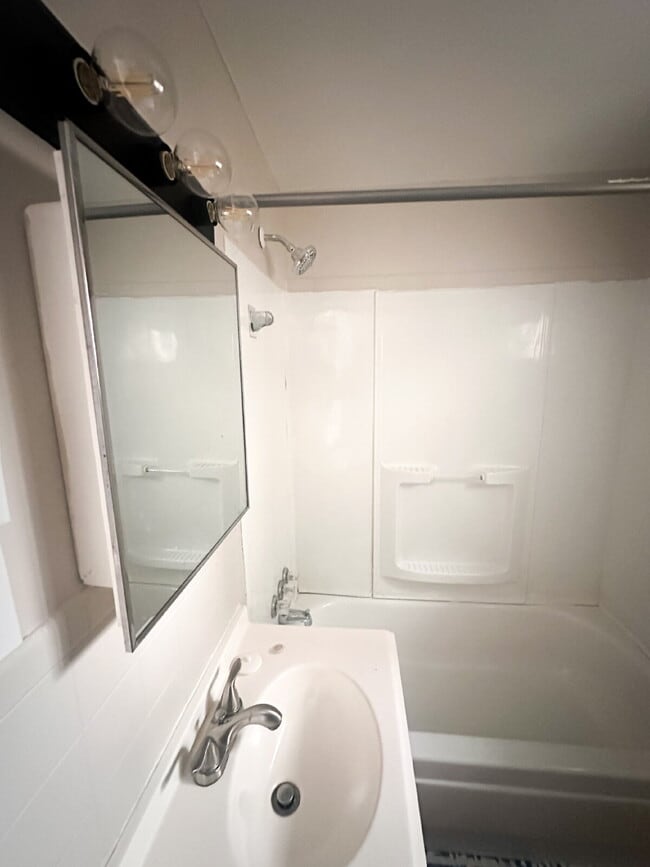 100 Wellington Ave in Rochester, NY - Building Photo - Building Photo