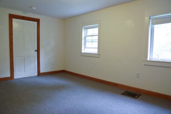 87 Christian St, Unit 4 in White River Junction, VT - Building Photo - Building Photo