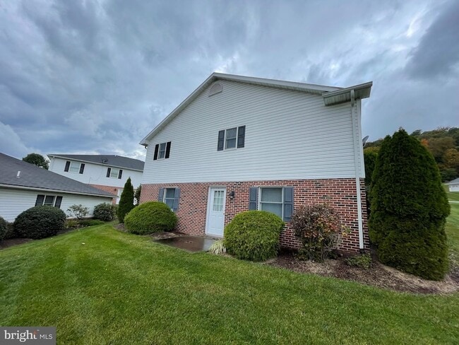 73 Garden Dr in Berkeley Springs, WV - Building Photo - Building Photo