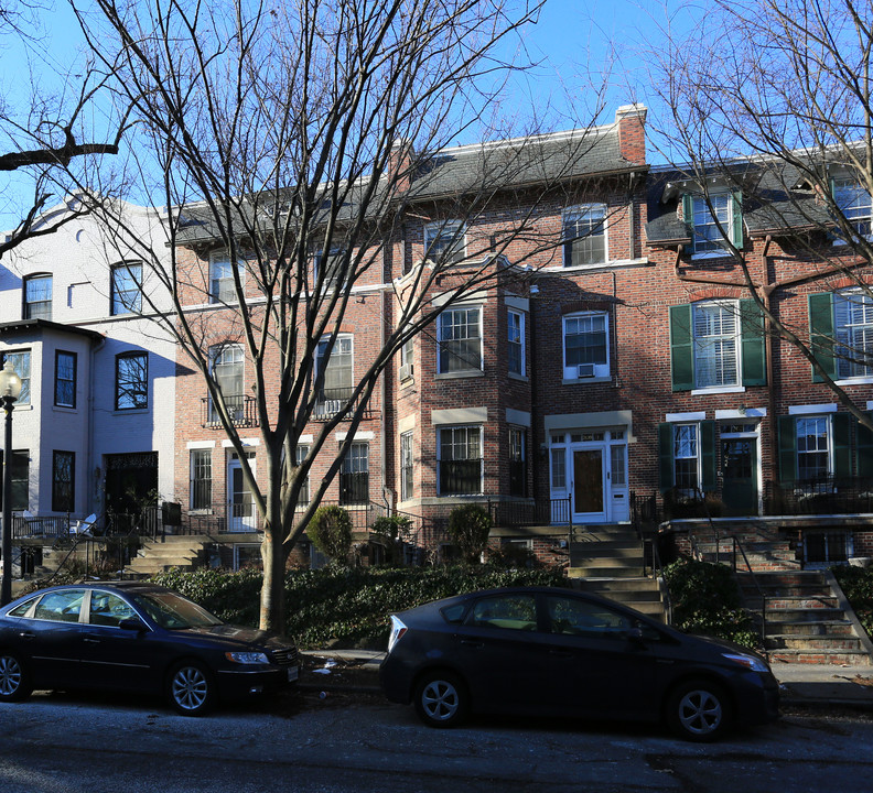 2628-2630 Woodley Pl NW in Washington, DC - Foto de edificio