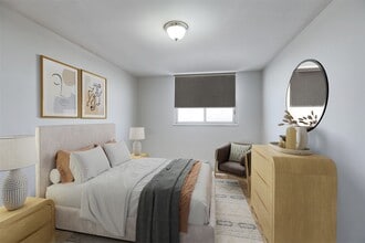 Queensway Manor in Mississauga, ON - Building Photo - Building Photo