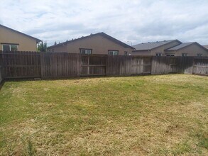 580 Beckman Way in Merced, CA - Building Photo - Building Photo
