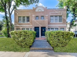 400 W Lynwood Ave in San Antonio, TX - Building Photo - Building Photo