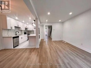 121 L'Amoreaux Dr in Toronto, ON - Building Photo - Building Photo