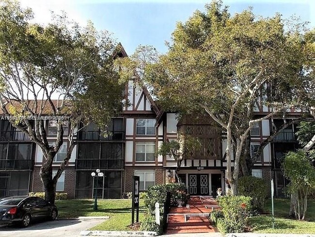 property at 3690 Inverrary Dr