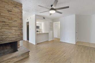 1620 N Wilmot Rd in Tucson, AZ - Building Photo - Building Photo