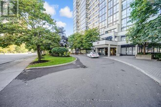 350 Webb Dr in Mississauga, ON - Building Photo - Building Photo