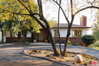 1575 E Loma Alta Dr in Altadena, CA - Building Photo - Building Photo