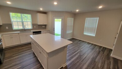 909 Powder Crk Dr in Reidville, SC - Building Photo - Building Photo