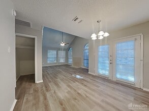 561 Oxbow St in Mesquite, TX - Building Photo - Building Photo
