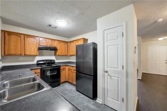 950 Parkway Rd in Union City, GA - Building Photo - Building Photo