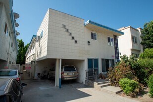11100 Camarillo St, Unit 02 in Los Angeles, CA - Building Photo