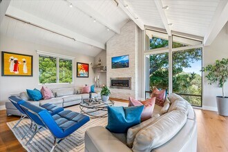 34 Fairview Ave in Corte Madera, CA - Building Photo - Building Photo