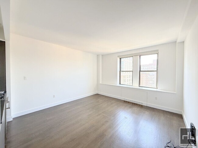 Sun filled Studio on a high floor - WEST E in New York, NY - Foto de edificio - Building Photo