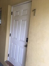 31 Menores Ave in Coral Gables, FL - Foto de edificio - Interior Photo