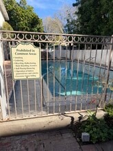 18547 Collins St, Unit 14 in Tarzana, CA - Building Photo - Building Photo