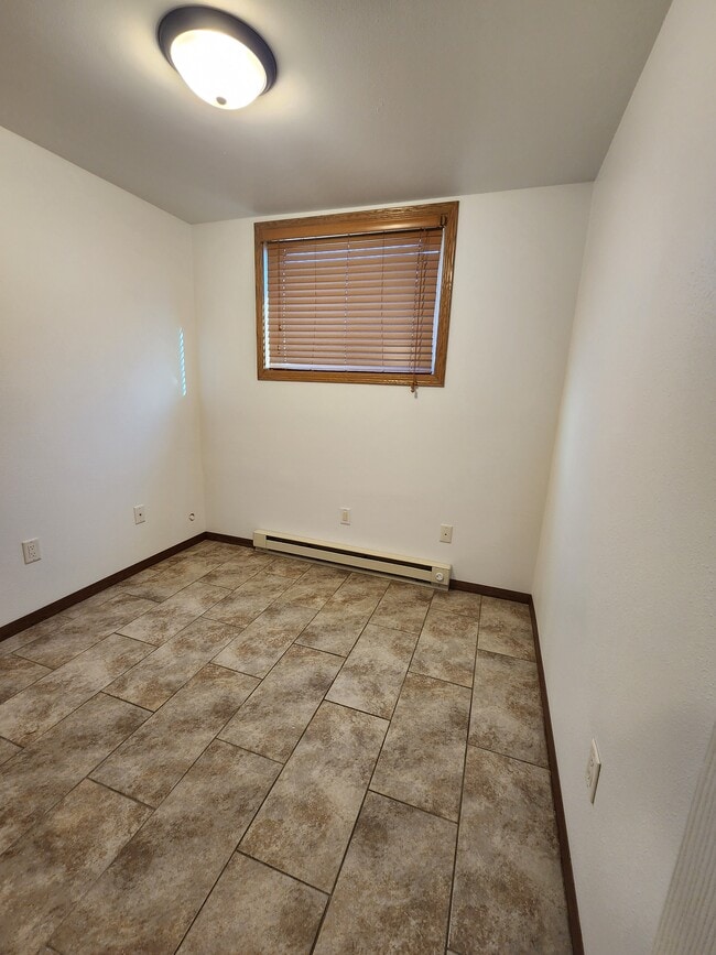 4010 Main St S in Minot, ND - Building Photo - Building Photo