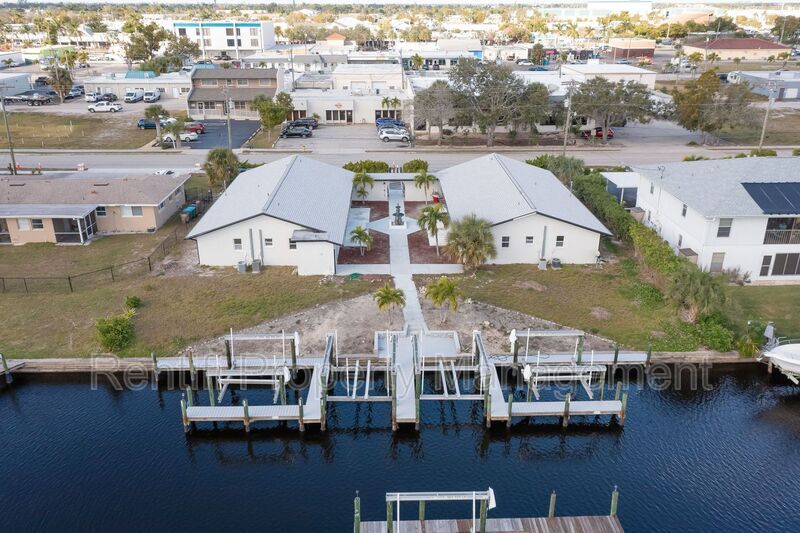 1322 Miramar St in Cape Coral, FL - Building Photo
