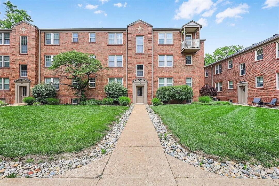817 Westwood Dr in St. Louis, MO - Building Photo