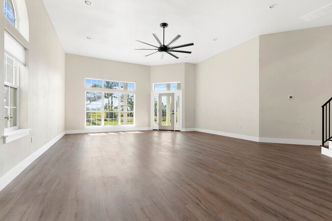 property at 2501 Country Club Dr