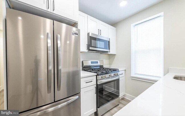 2020 S 16th St-Unit -UNIT B in Philadelphia, PA - Building Photo - Building Photo