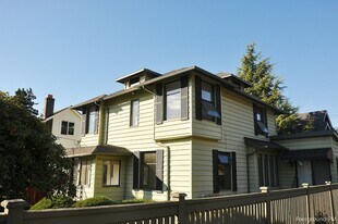 102 NW 60th St in Seattle, WA - Building Photo