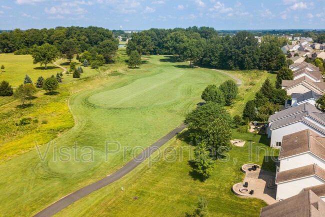 7225 Bromfield Dr in Canal Winchester, OH - Foto de edificio - Building Photo