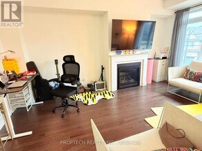 25 Gillivary Dr in Whitby, ON - Building Photo - Building Photo