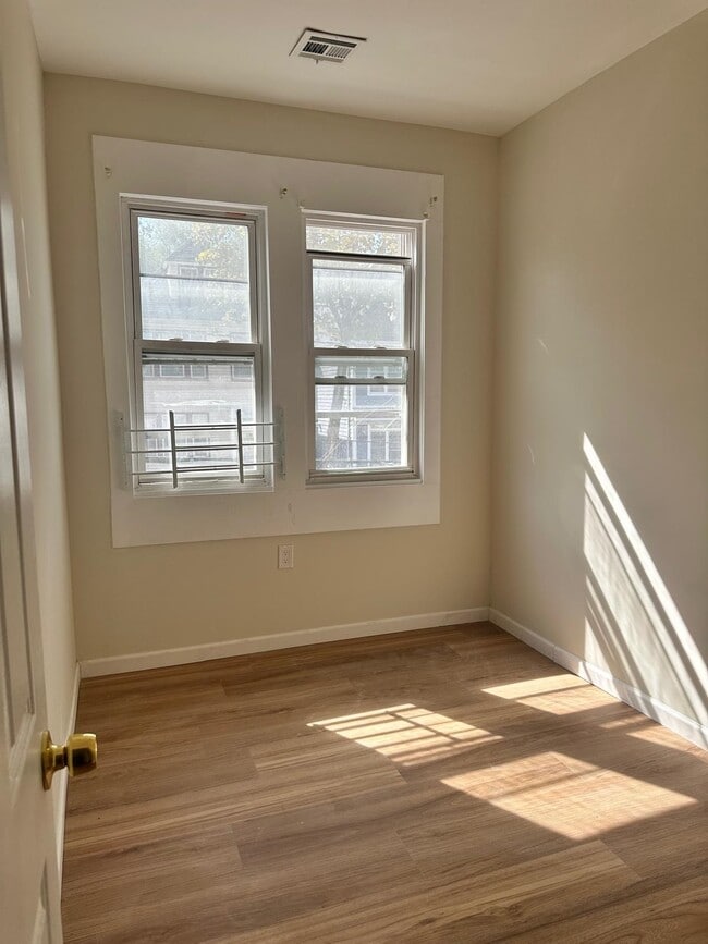 300 Van Nostrand Ave in Jersey City, NJ - Building Photo - Building Photo