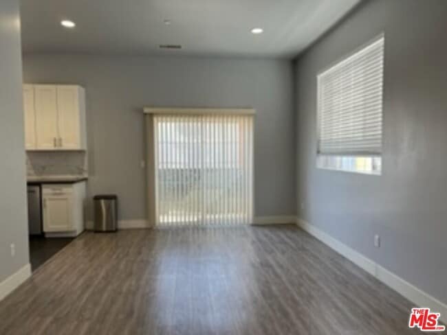 6833-6833 Hinds Ave in North Hollywood, CA - Building Photo - Building Photo