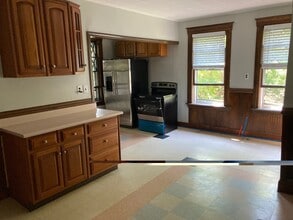 23 Freeland St, Unit 2 in Worcester, MA - Foto de edificio - Building Photo