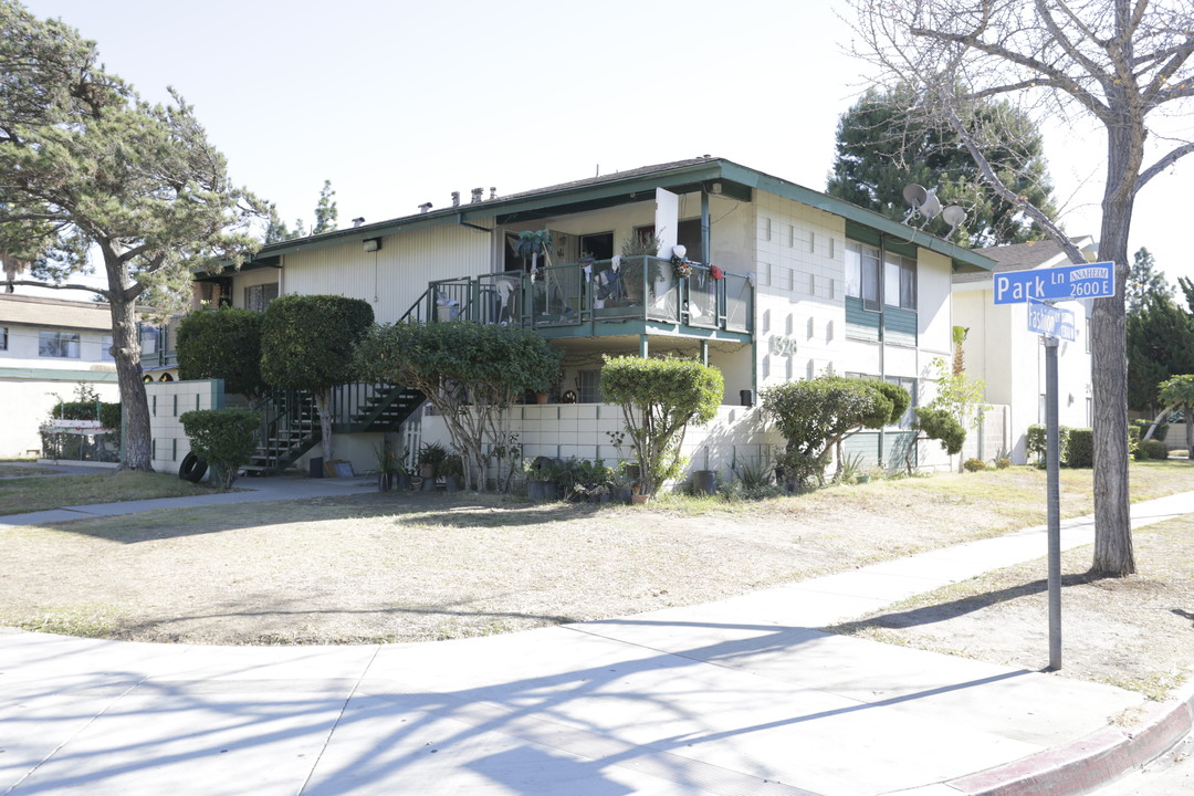 1328 N Fashion Ln in Anaheim, CA - Building Photo