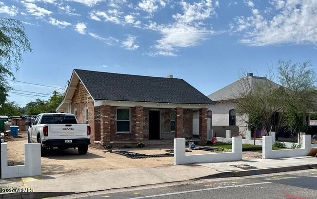 property at 921 E Roosevelt St