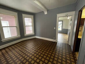 1458 W 3rd St in Davenport, IA - Foto de edificio - Building Photo