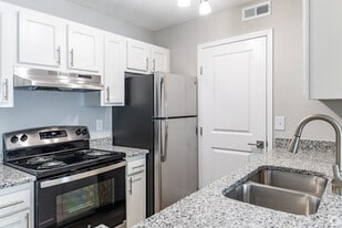 Emerald Lakes in Powell, OH - Building Photo