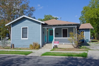 143 Tremlett Ave, Unit B in San Antonio, TX - Building Photo - Building Photo