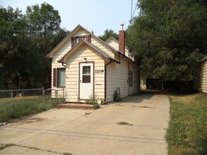 1209 8th St NW in Minot, ND - Foto de edificio - Building Photo