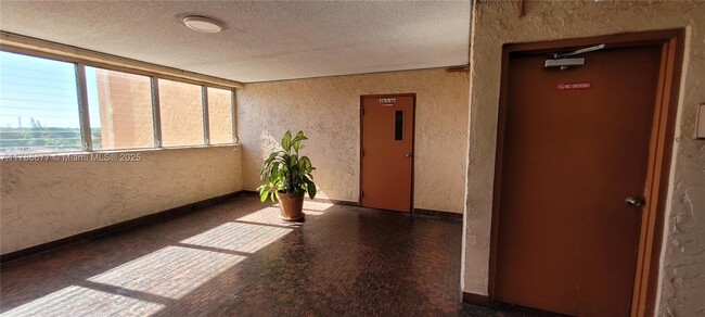 750 NW 43rd Ave in Miami, FL - Building Photo - Building Photo