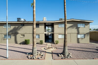 Christown Villa Apartments in Phoenix, AZ - Foto de edificio - Building Photo