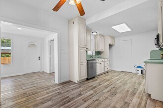 105 Hillcrest Ln in Red Oak, TX - Building Photo - Building Photo