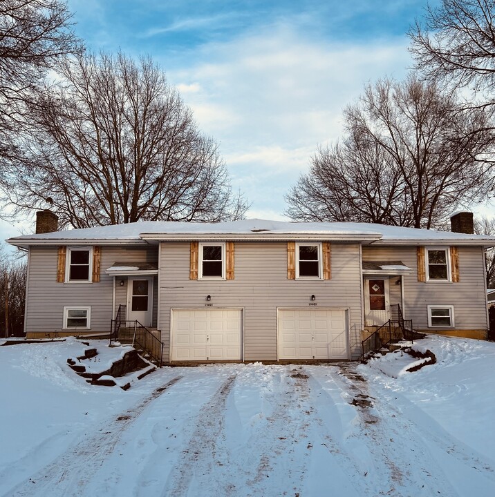 19601 Conser St in Stilwell, KS - Building Photo