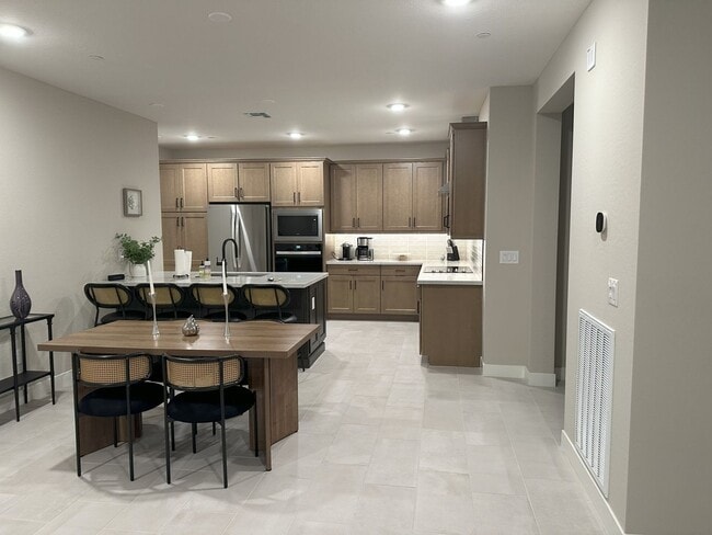2121 W Sonoran Desert Dr in Phoenix, AZ - Building Photo - Building Photo