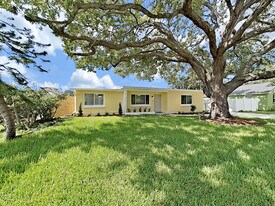 4610 W Bay Villa Ave in Tampa, FL - Building Photo