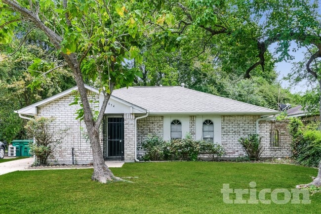 11054 Spottswood Dr in Houston, TX - Building Photo - Building Photo